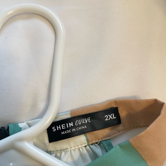 Colorblock Romper - Picture 2 of 3